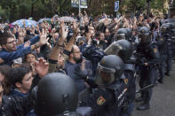 <p>People are facing the Spanish police ‘Policia Nacional’ after they closed down a polling station. Today the referendum was held to vote for the independence of Catalunya region. (Photo: Andrea Baldo/LightRocket via Getty Images) </p>