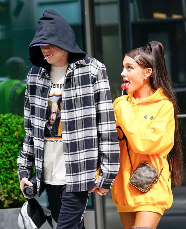 Ariana Grande & Fiance Pete Davidson Holds Hands While Enjoying