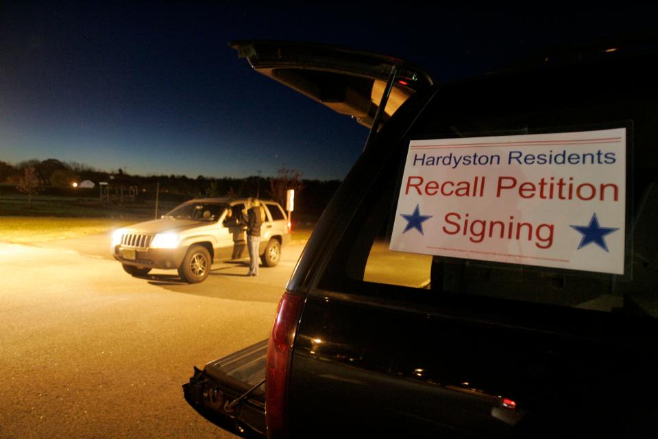 Hardyston parents asked voters to sign a petition to recall school board members in 2008.