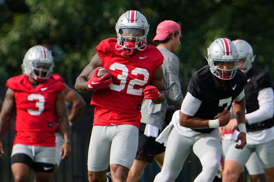 Aug 4, 2022; Columbus, OH, USA; Ohio State Buckeyes quarterback C.J. Stroud (7) hands off to running back TreVeyon Henderson (32) during the first fall football practice at the Woody Hayes Athletic Center. Mandatory Credit: Adam Cairns-The Columbus Dispatch<br>Ohio State Football First Practice