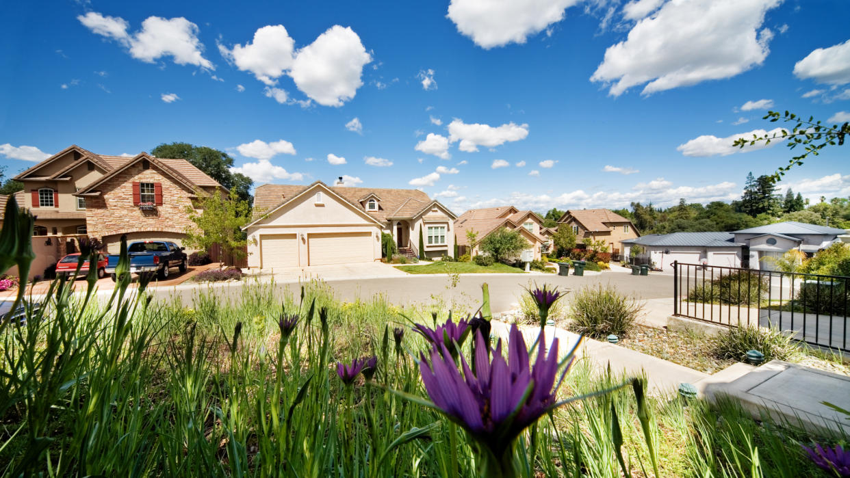 Upscale California neighborhood.