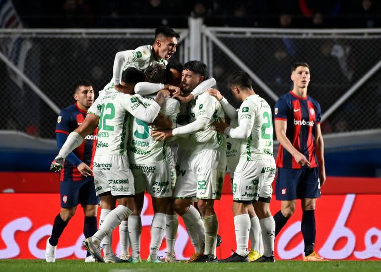 Sarmiento consiguió un triunfo clave contra San Lorenzo en su lucha por evitar el descenso a la Primera Nacional