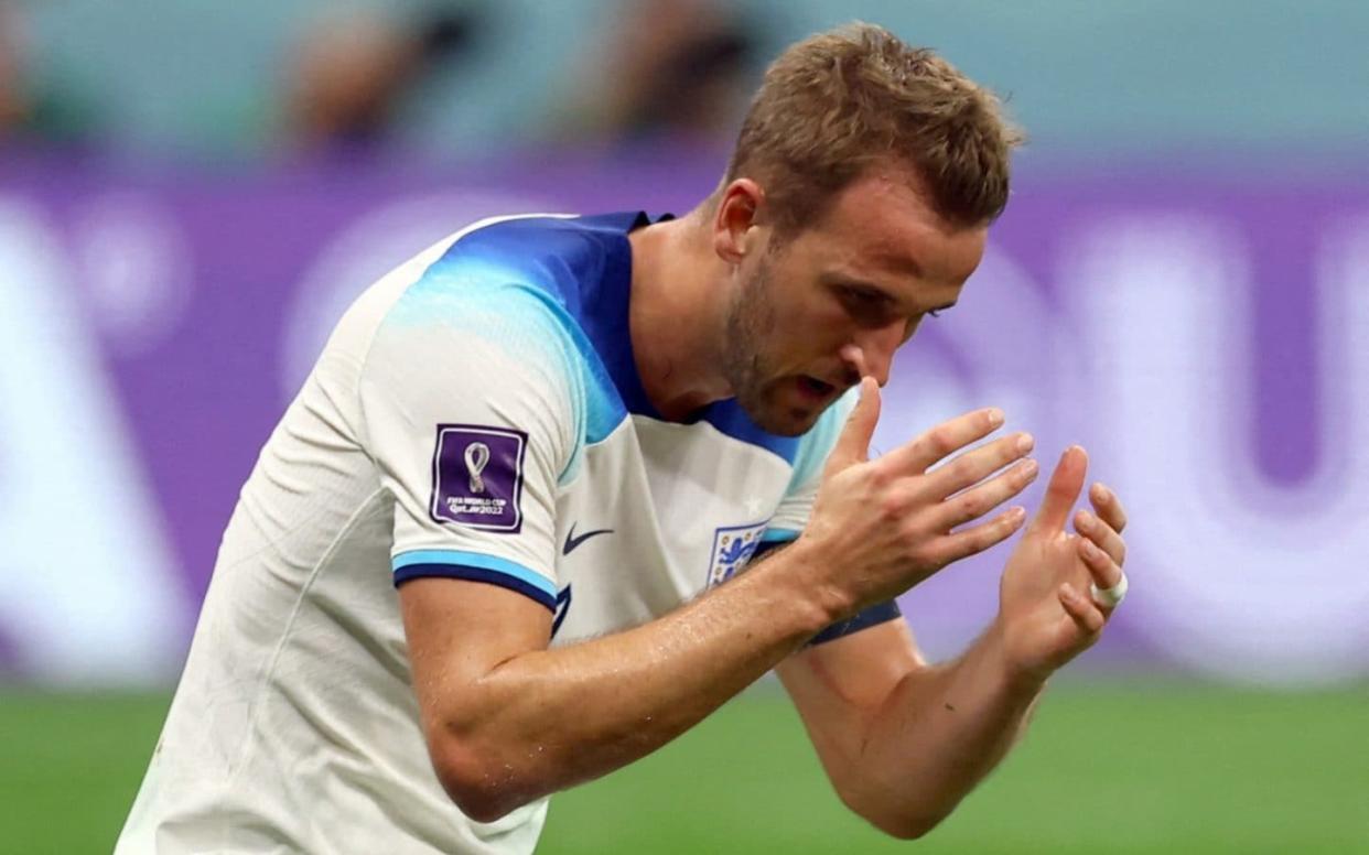 England's Harry Kane reacts after missing a chance to score against the USA at the FIFA World Cup Qatar 2022 - November 25, 202 - KAI PFAFFENBACH/REUTERS