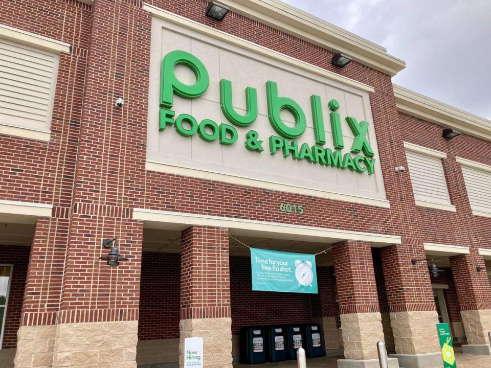 A Publix-anchored shopping center in Warner Robins that’s attracting new businesses has sold for $12 million.