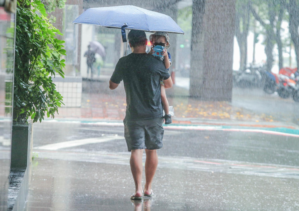 今起至周四天氣不穩定，全台各地都有局部短暫陣雨或雷雨機率。（資料照）