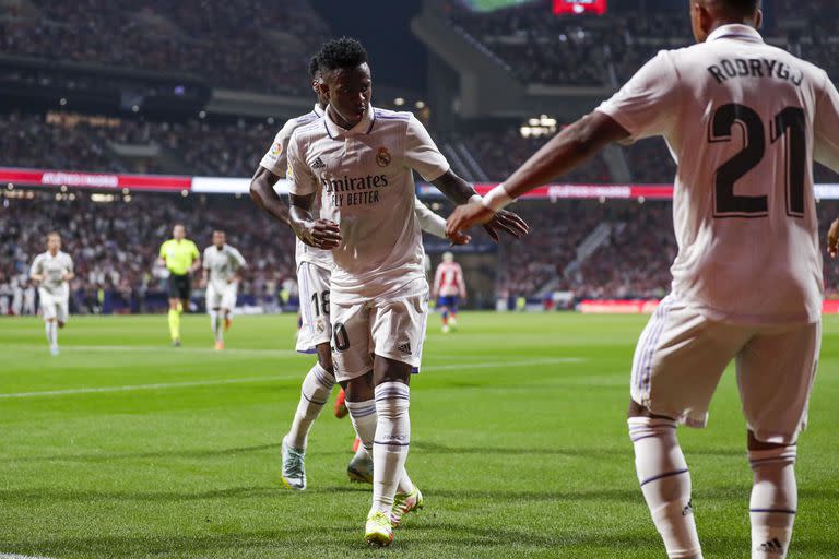 Vinicius y Rodrygo celebrando el primer gol de Real Madrid ante Atlético de Madrid, en el Metropolitano