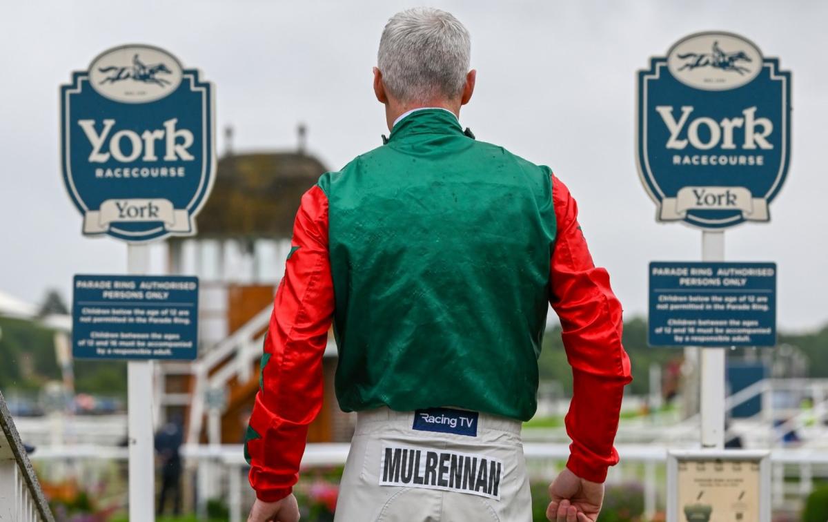 Jockeys to wear surnames on breeches in move to modernise horse racing