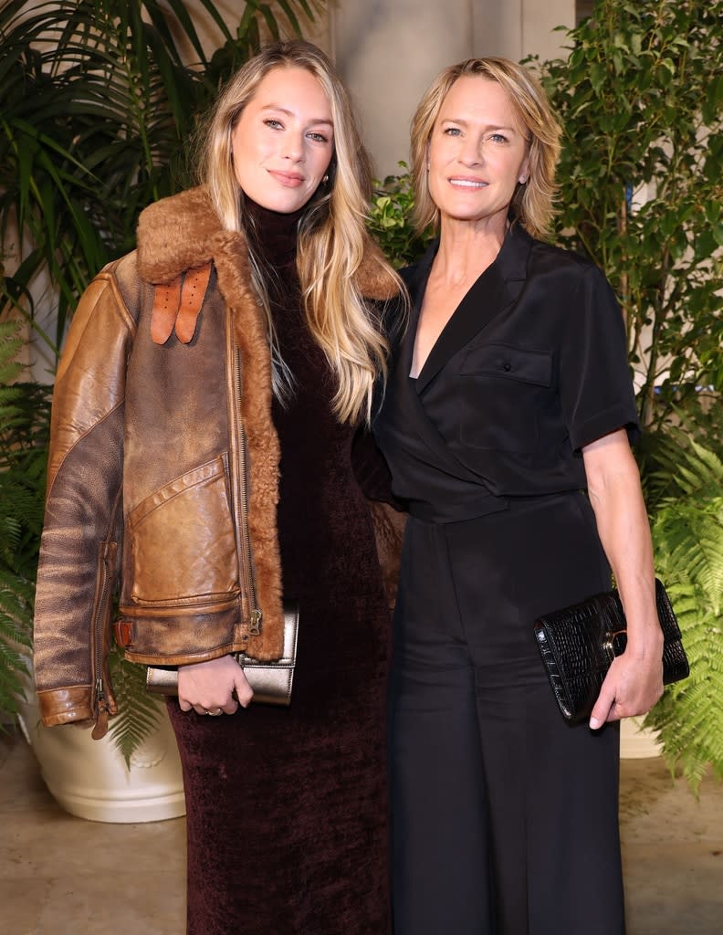 <p>Robin Wright & Dylan Penn</p>