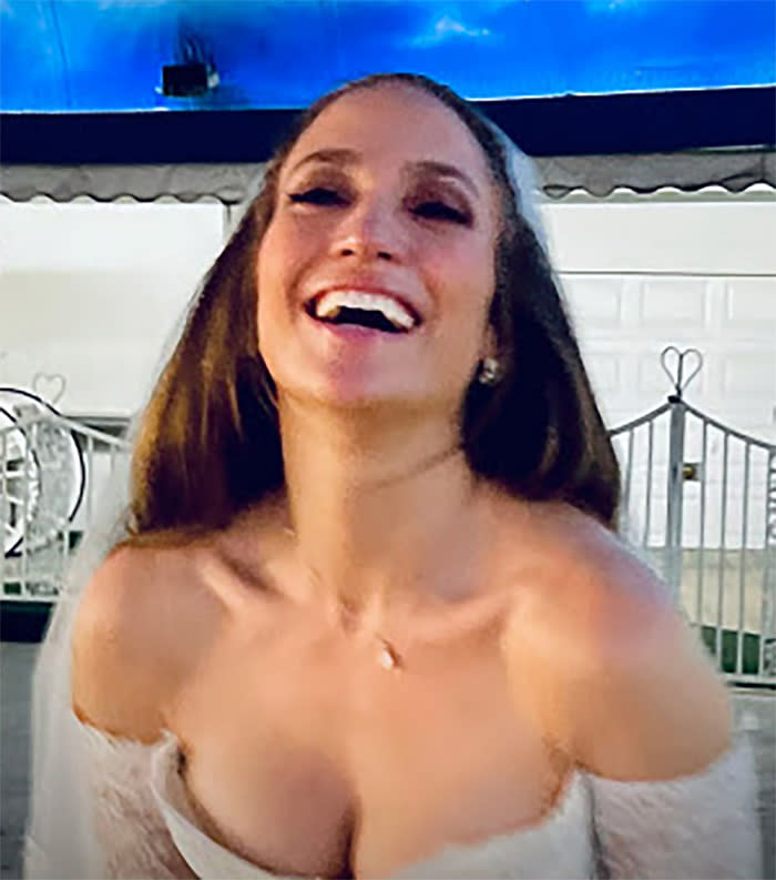 Jennifer Lopez vestida de novia