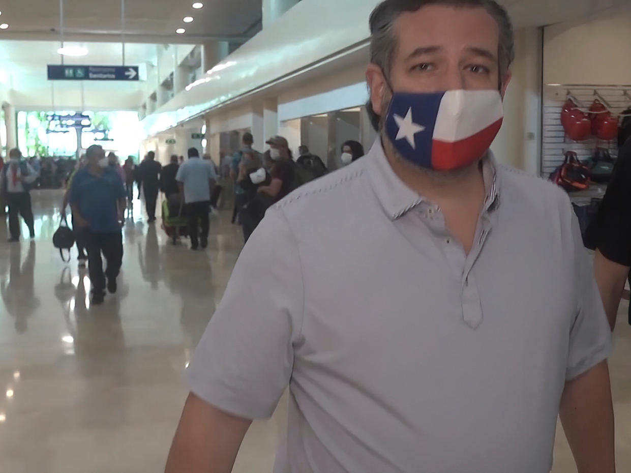 <p> Cruz admitió haber cometido un error solo después de que su viaje se interrumpiera el jueves por la tarde, después de haber despegado de Houston el miércoles por la noche  </p> (AP)