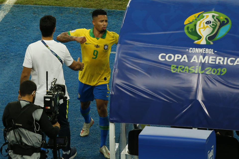 RIO DE JANEIRO, BRAZIL - JULY 07: Gabriel Jesus of Brazil reacts after receiving a a red card during the Copa America Brazil 2019 Final match between Brazil and Peru at Maracana Stadium on July 07, 2019 in Rio de Janeiro, Brazil. (Photo by Wagner Meier/Getty Images)