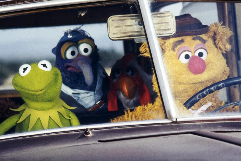 THE MUPPET MOVIE, Kermit the Frog, The Great Gonzo, chicken, Fozzie Bear, 1979