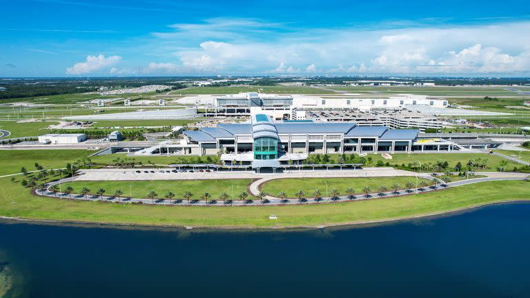 La nueva estación de Brightline, en el Aeropuerto Internacional de Orlando