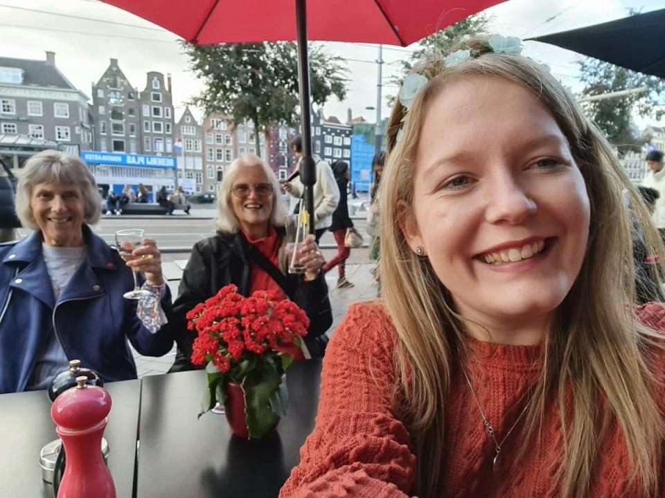 Mikhaila with cruise passengers amsterdam