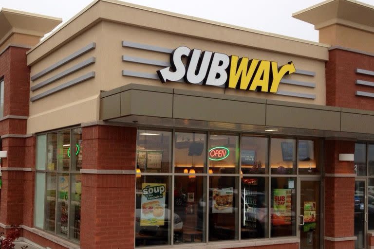 Un cliente mató a una empleada de Subway de un disparo e hirió a otra por un "error" en su comida