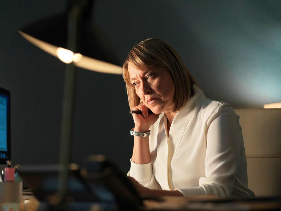 nicola walker as hannah, the split