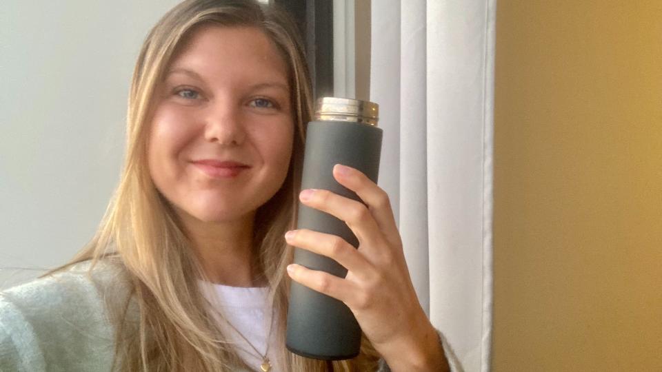 Redakteurin Julia Poggensee hat vier Wochen lang auf Kaffee verzichtet, stattdessen Tee getrunken – und dokumentiert, wie es ihr dabei geht. - Copyright: Julia Poggensee