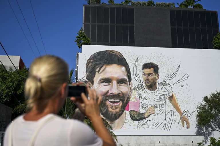 Un mural de un artista argentino, Maximiliano Bagnasco, para otro artista argentino, Lionel Messi, en el distrito artístico de Miami.