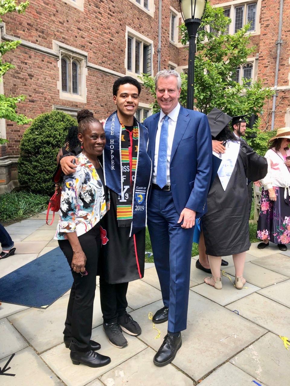 Dante de Blasio with his parents, Bill de Blasio and Chirlane McCray, at Yale University in May 2019.