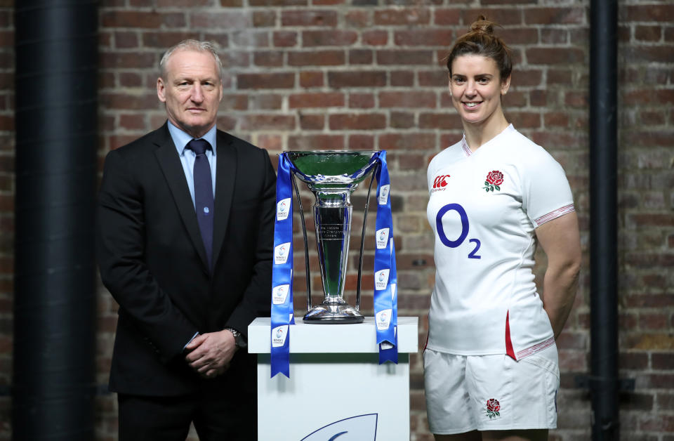 England head coach Simon Middleton and England's Sarah Hunter (Action Images via Reuters/Peter Cziborra)