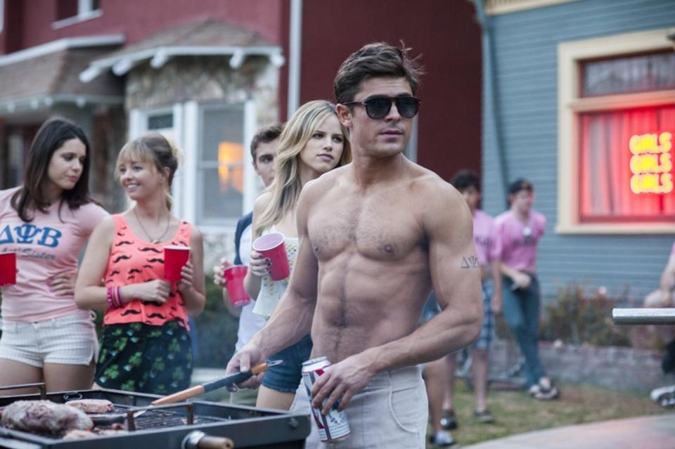 <p>Dass er rund zehn Jahre später (hier in "Bad Neighbors") jedoch so einen heißen Sixpack haben würde, war da aber noch nicht unbedingt zu erwarten. (Bild: Universal Pictures)</p> 