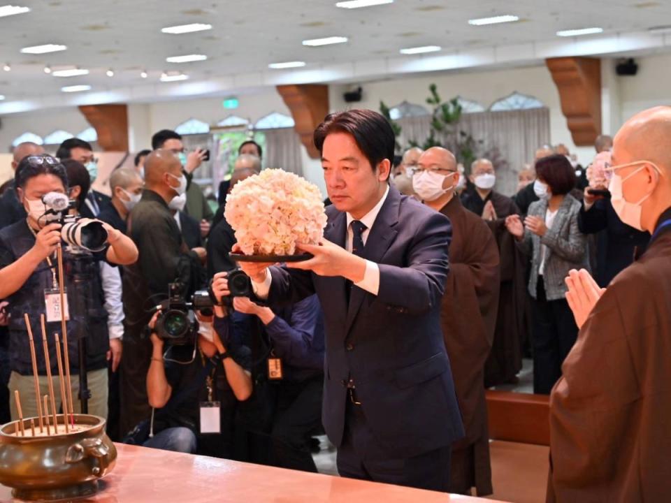 副總統賴清德今日上午到佛光山雲居樓弔唁星雲大師。（圖：佛光山提供）