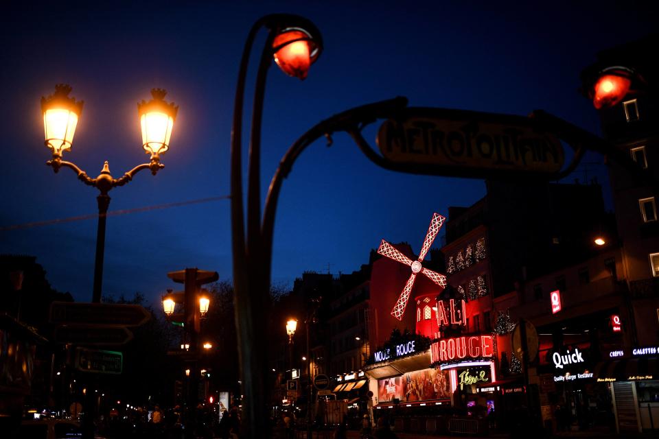 Le Moulin rouge va arrêter son numéro controversé avec des serpents.