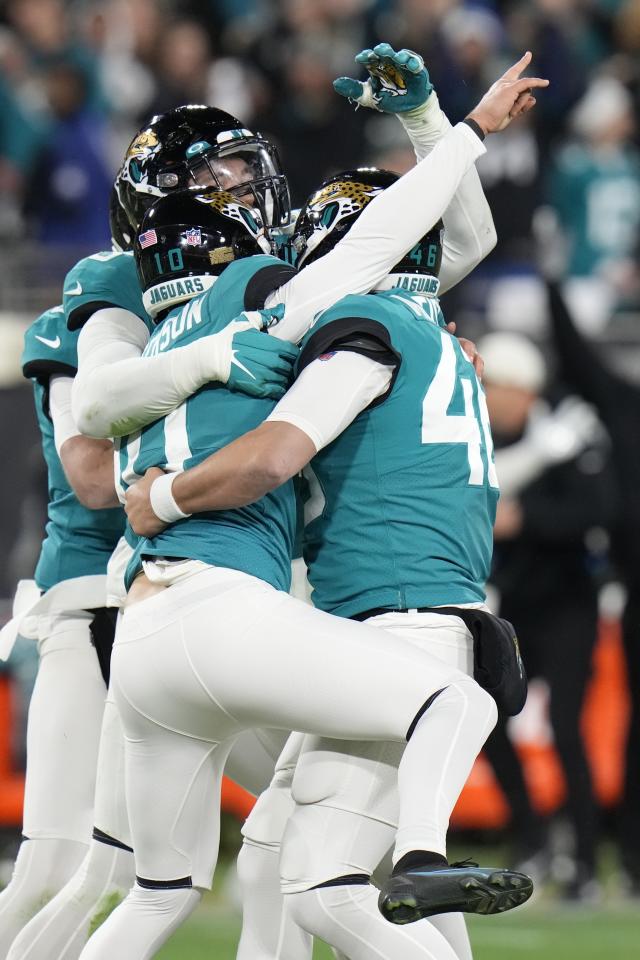 Comeback for the ages: Trevor Lawrence, Jaguars stun Chargers in