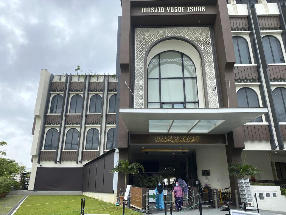 Worshippers leave the Yusof Ishak Mosque in Singapore. (PHOTO: Annabelle Liang/AP)