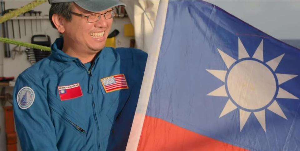 林穎聰當天身穿的制服，特地繡上台灣國旗。（翻攝自Caladan Oceanic）
