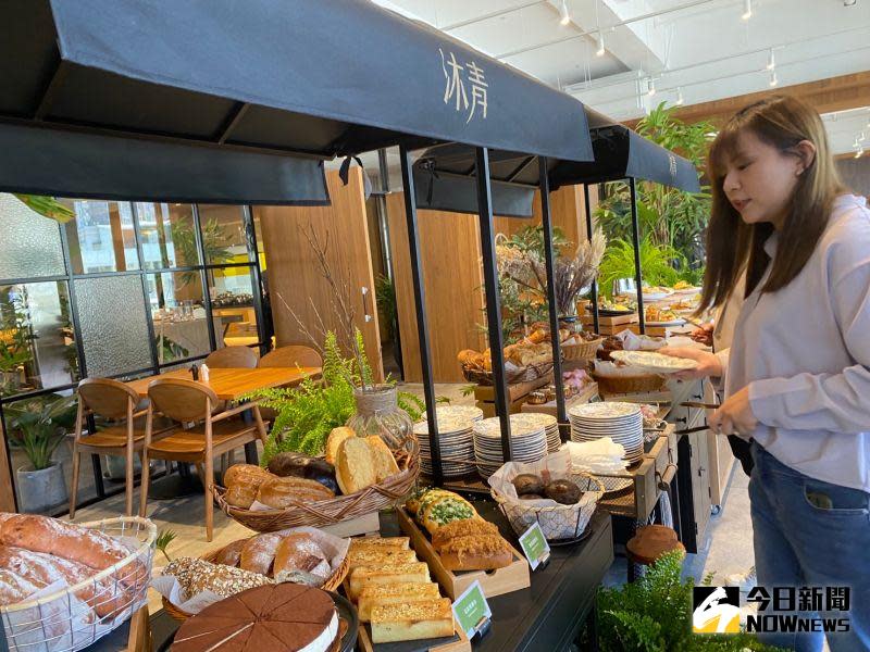 ▲星享道酒店集團旗下享得道行旅，三樓沐青餐廳新登場，推出中部唯一麵包放題下午茶。（圖／記者金武鳳攝，2023.5.4) 