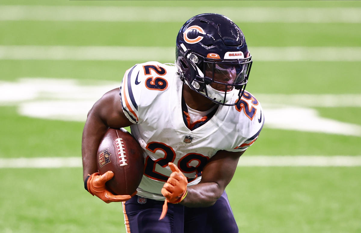 Chicago Bears running back Tarik Cohen (29) runs against Minnesota