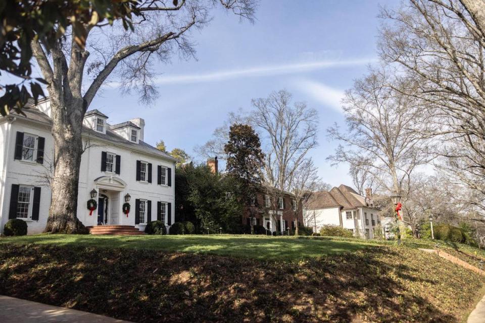 Eastover, which includes homes on Hempstead Place, has the county’s highest median household income. Khadejeh Nikouyeh/Knikouyeh@charlotteobserver.com