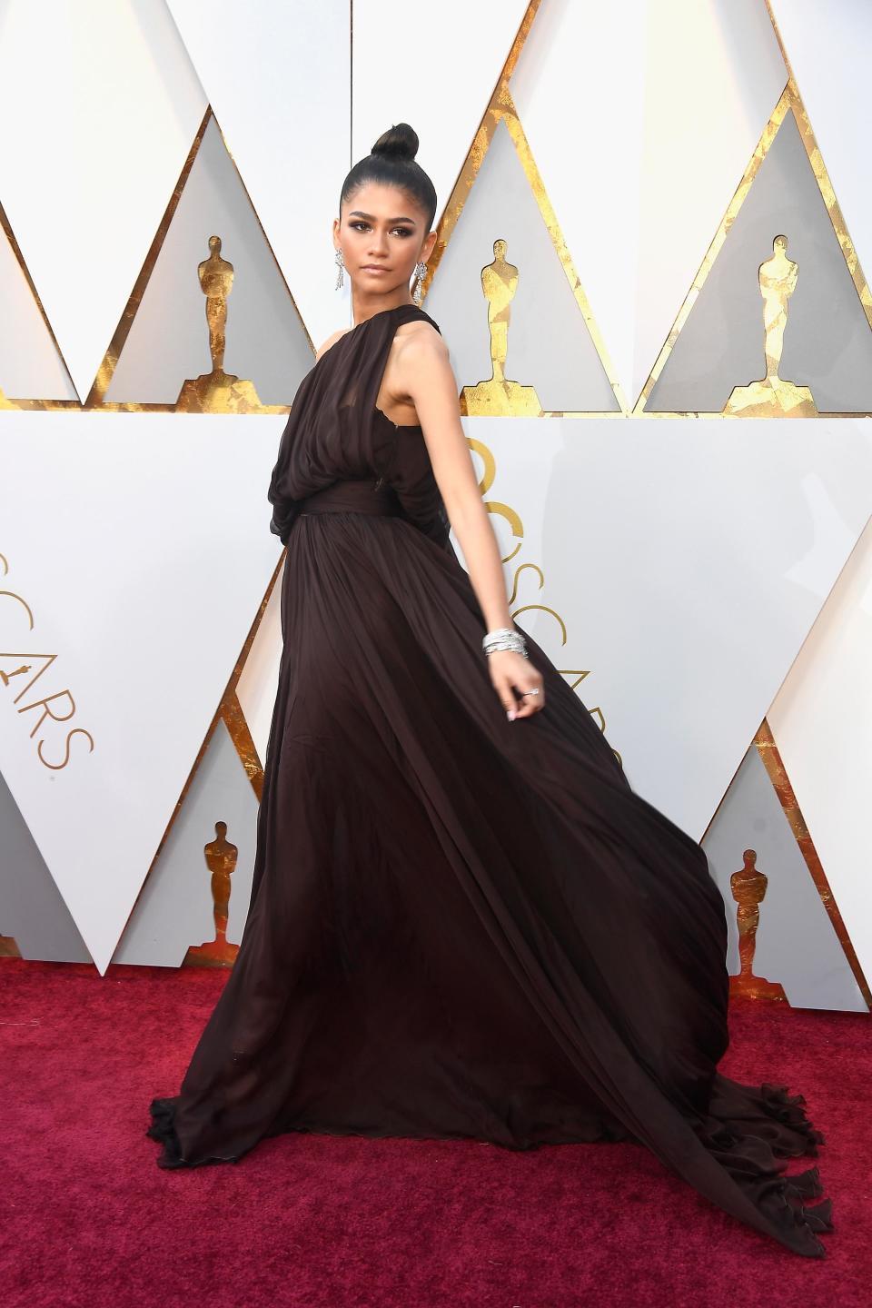 <p>It's a tough colour to pull off on the red carpet, but Zendaya shone in brown Giambattista Valli Haute Couture with Bvlgari jewellery.</p>