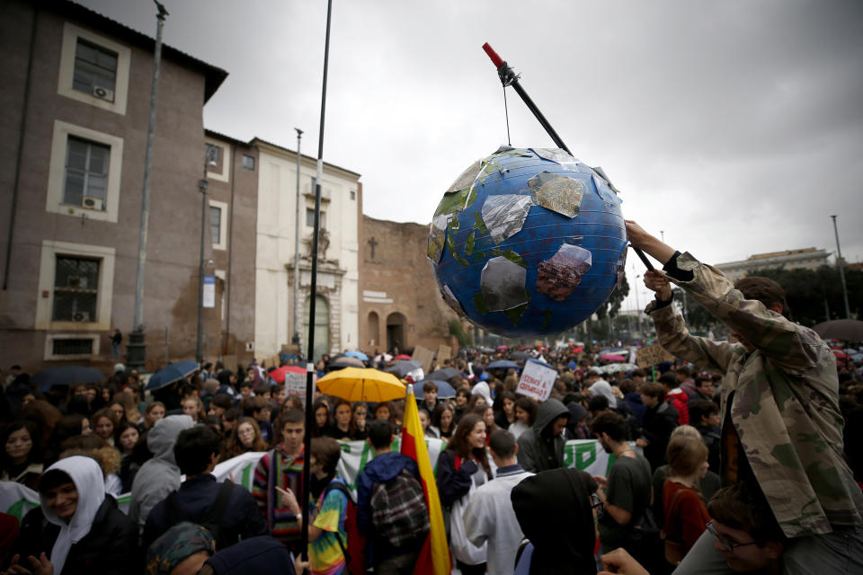 Le manifestazioni per il clima a Roma e Torino, 29 novembre 2019. Foto: LaPresse