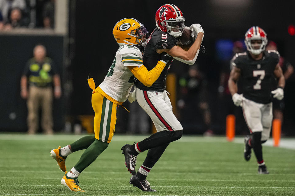 Sep 17, 2023; Atlanta, Georgia, USA; Atlanta Falcons wide receiver Drake London (5) makes a catch against Green Bay Packers cornerback <a class="link " href="https://sports.yahoo.com/nfl/players/30988" data-i13n="sec:content-canvas;subsec:anchor_text;elm:context_link" data-ylk="slk:Jaire Alexander;sec:content-canvas;subsec:anchor_text;elm:context_link;itc:0">Jaire Alexander</a> (23) during the second half at Mercedes-Benz Stadium. Mandatory Credit: Dale Zanine-USA TODAY Sports