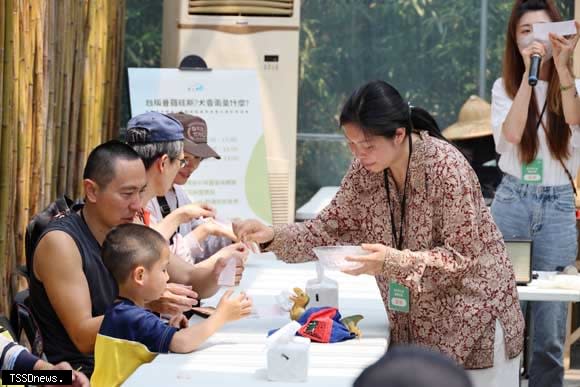 「台灣普羅旺斯香氣-犬香薷精油純露體驗」 歡迎來「宜蘭綠色博覽會-稻聽土說系」一聞究竟，縣府熱誠邀約。（圖：宜蘭縣政府提供）