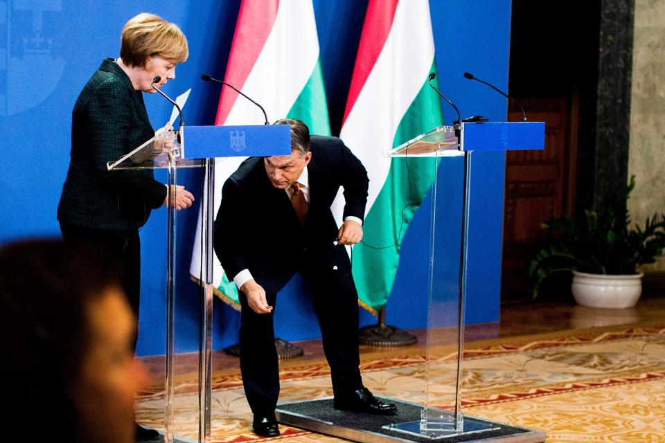 <p>Viktor Orbán und Angela Merkel am 2. Februar 2015 in Budapest. (Bild: Getty Images/Carsten Koall) </p>