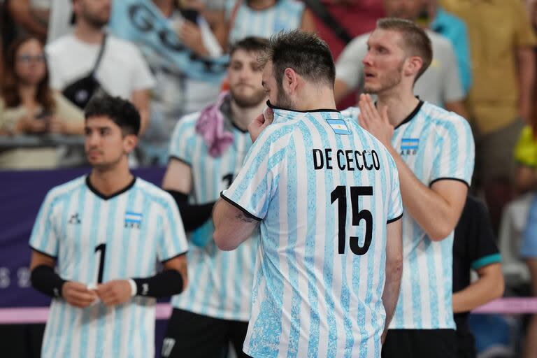 02 August 2024, France, Paris: Olympics, Paris 2024, Volleyball, Men, Argentina - Germany, Preliminary Round, Group C, Matchday 3, the Argentinian players react after the match. Photo: Marcus Brandt/dpa (Photo by Marcus Brandt/picture alliance via Getty Images)