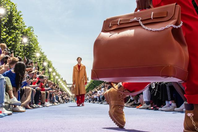 Stylist Virgil Abloh poses after the Louis Vuitton Menswear News Photo -  Getty Images