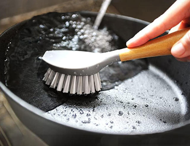 Cast Iron Cleaner and Care Kit: Seasoning Oil, Metal Chain Mail Scrubber, 2  Plastic Pan Scrapers and Silicone Hot Handle Cover - Cleaning Accessories