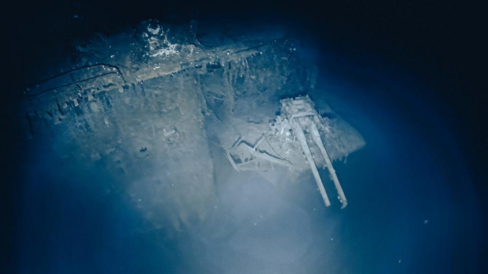 127 mm twin anti-aircraft gun mounted below the flight deck of IJN Akagi.