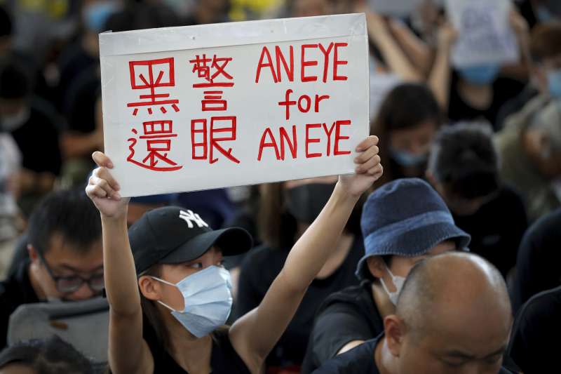 反送中抗議延燒，香港機場12日緊急關閉所有航線，13日已逐漸恢復。（AP）