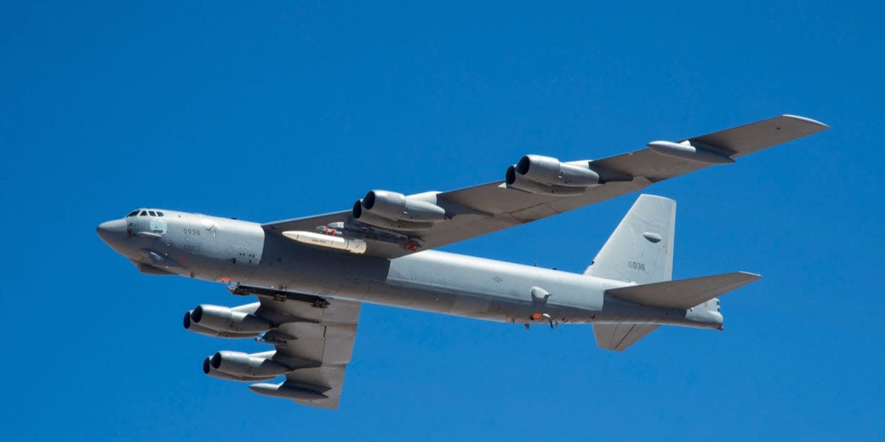 B-52 bomber carrying new hypersonic weapon prototype