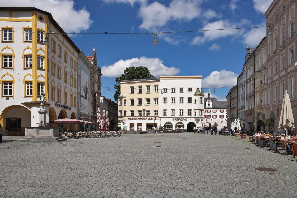 <p>Die Kaltmietpreise in der oberbayerischen Kleinstadt sind mit 390 Euro ebenfalls recht knackig. Zudem scheint Rosenheim mit einer Mietpreissteigerung von 11 Prozent immer gefragter zu werden: 2016 lag der Durchschnittspreis noch bei 350 Euro. (Foto: Rosenheim) </p>