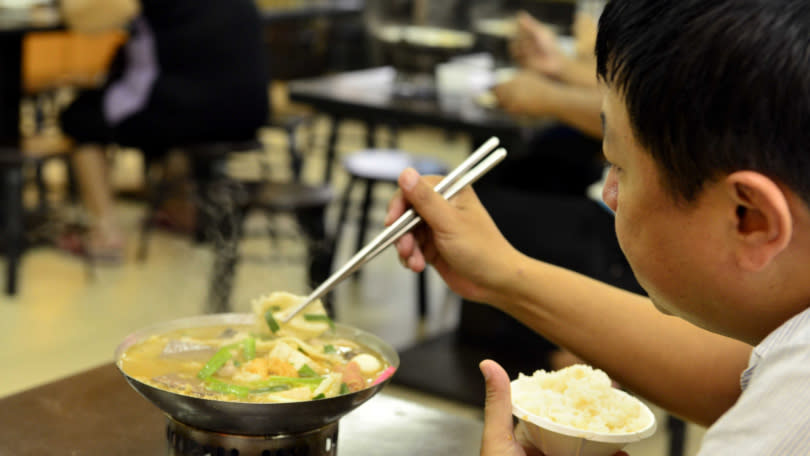 減重是最有效治療脂肪肝的方式，建議飲食調整，避免吃高膽固醇食物，同時多運動，就能逐步改善。（圖／報系資料照）