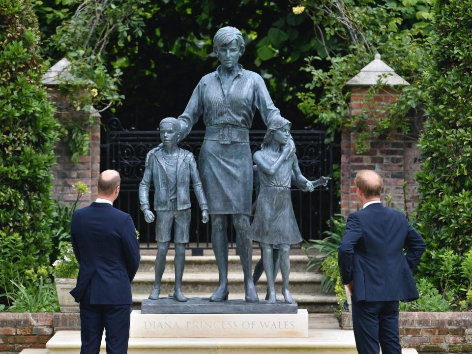 William and Harry look at Diana's statue.