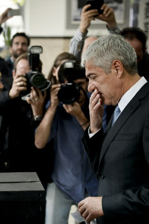 Portugal's former Socialist Prime Minister Jose Socrates, under house arrest as part of an inquiry into tax fraud, corruption and money laundering, votes at a polling station in Lisbon on October 4, 2015