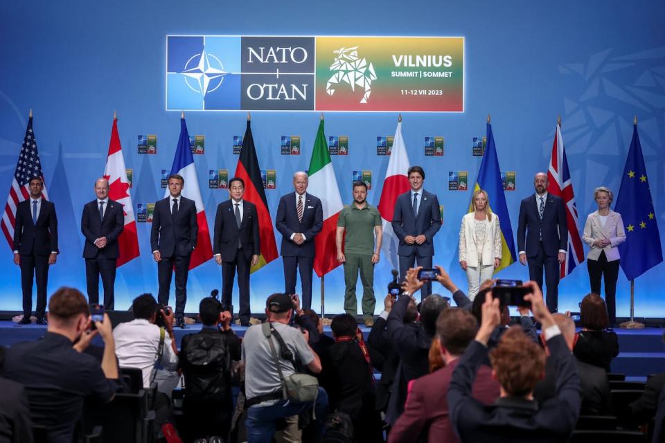 G7 leaders, President of the European Council Charles Michel, European Commission President Ursula von der Leyen and Ukraine's President Volodymyr Zelenskiy pose for a family photo during an event to announce a Joint Declaration of Support to Ukraine, as the NATO summit is held in Vilnius, Lithuania July 12, 2023. REUTERS/Kacper Pempel