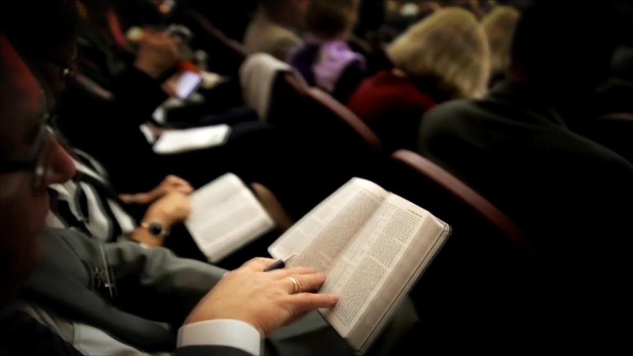 A B.C. Supreme Court judge has upheld an order requiring Jehovah's Witness congregations in Coldstream and Grand Forks to turn over records containing personal information about two former members to the Office of the Information and Privacy Commissioner. (Radio-Canada - image credit)